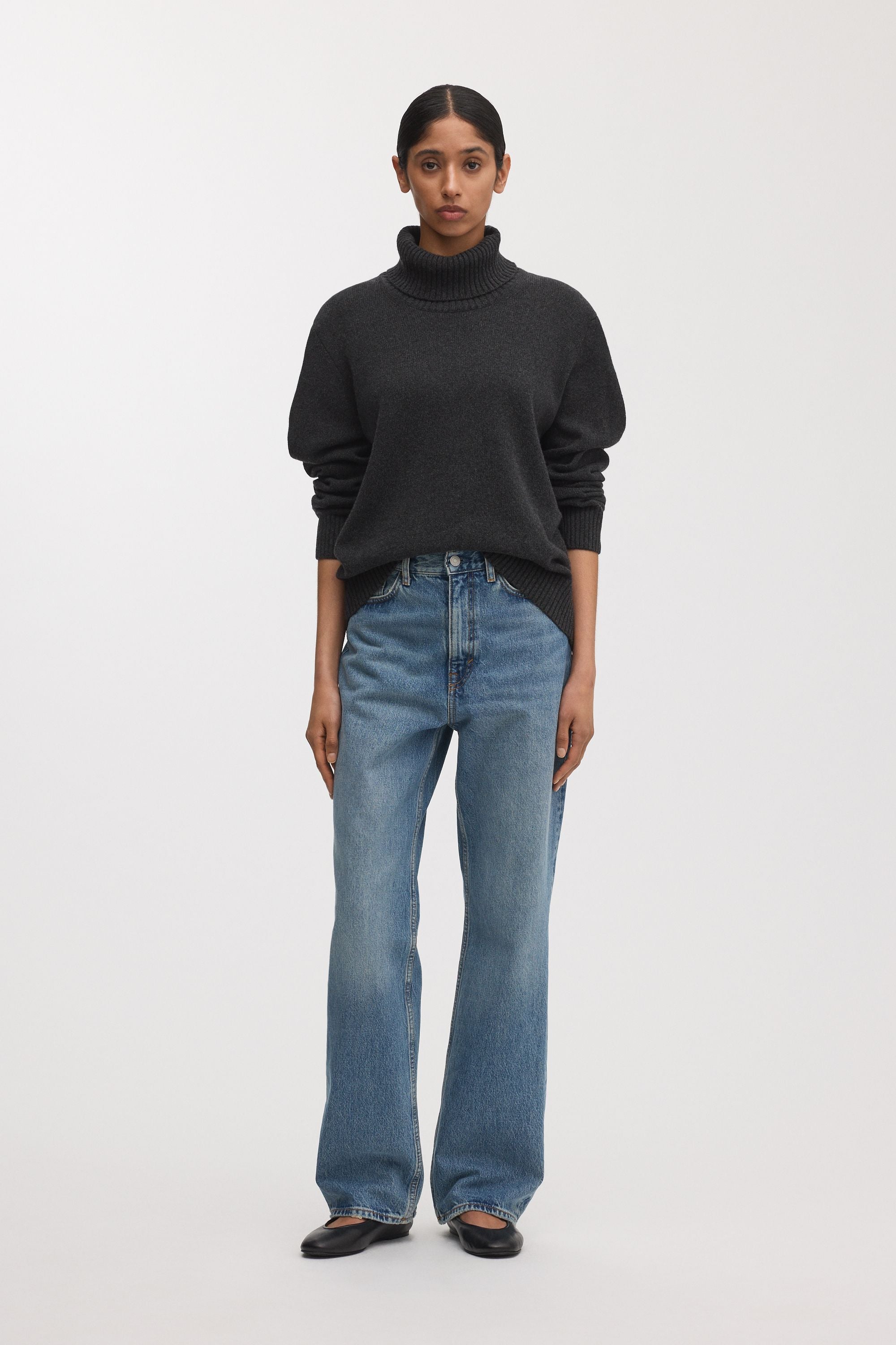 The Cashmere Roll Neck