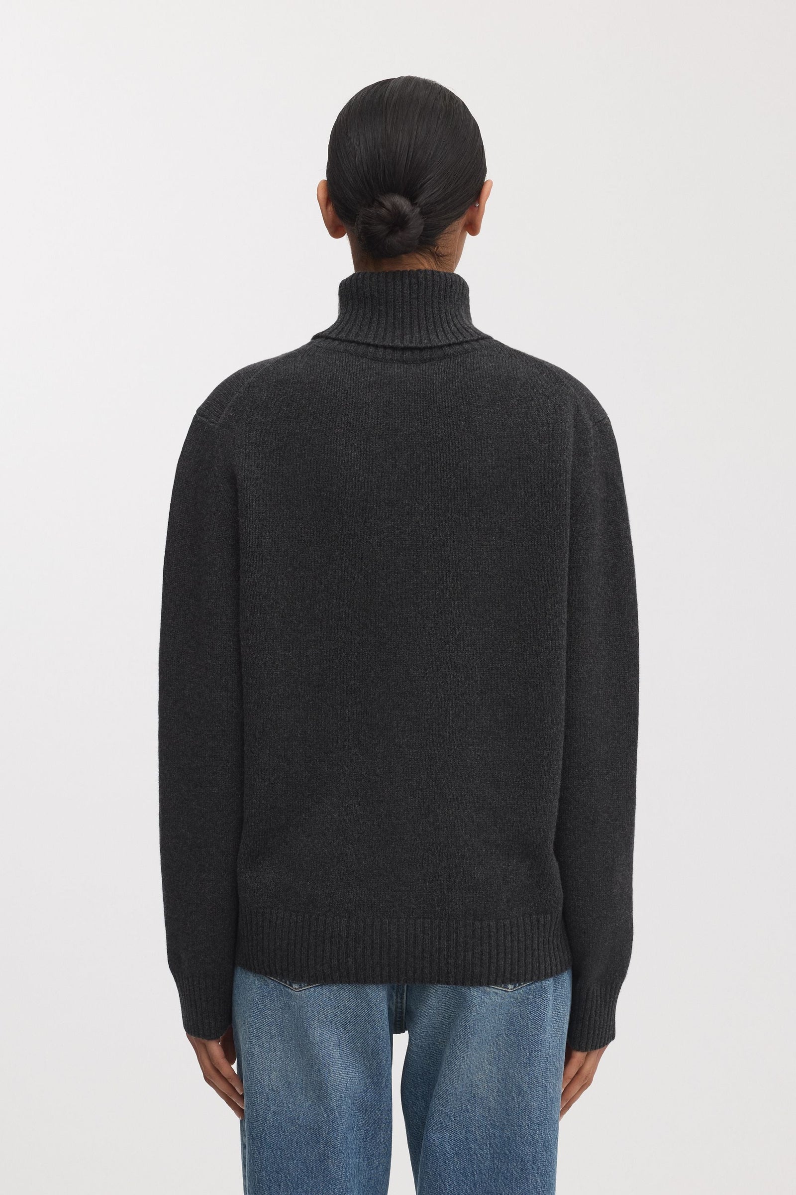 The Cashmere Roll Neck