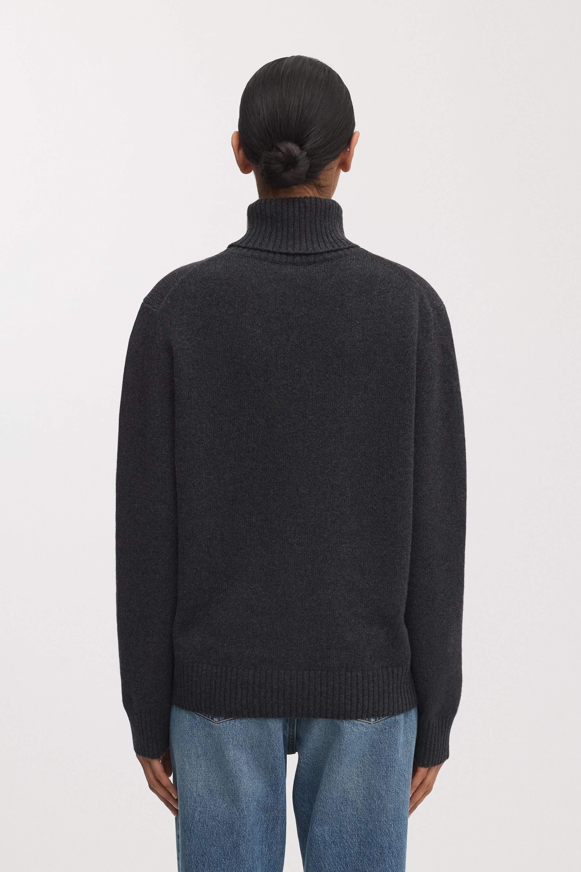 The Cashmere Roll Neck