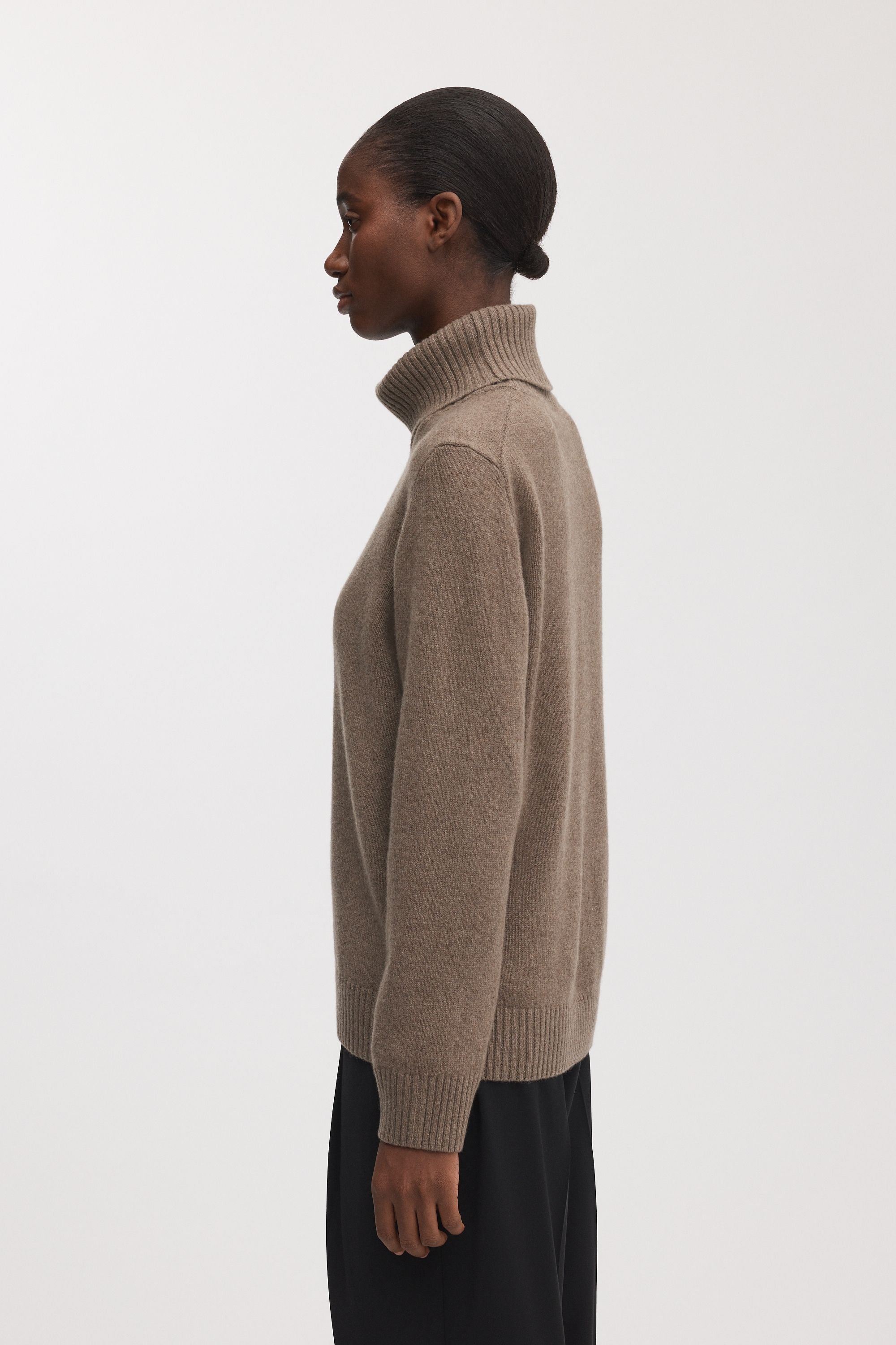 The Cashmere Roll Neck