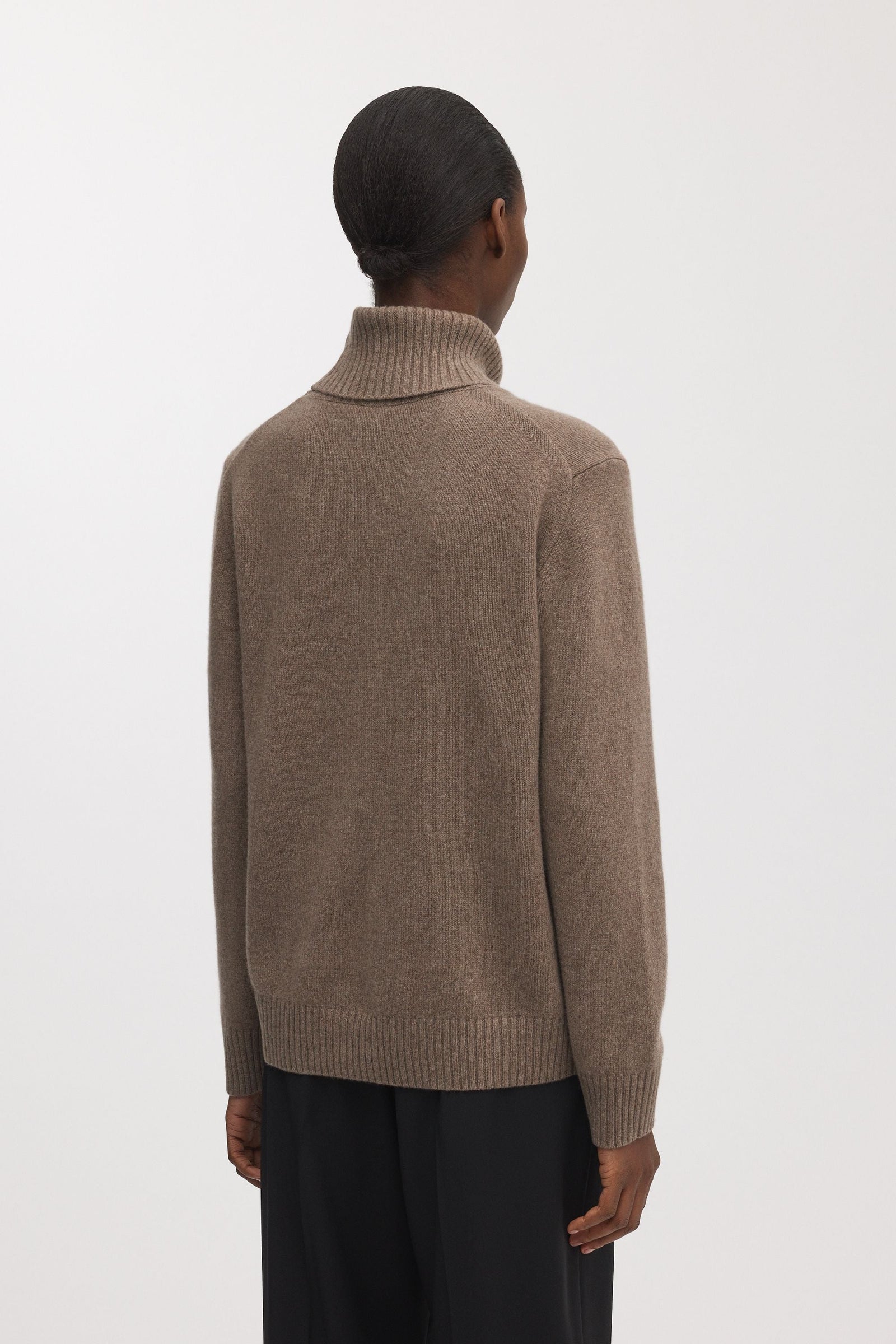 The Cashmere Roll Neck