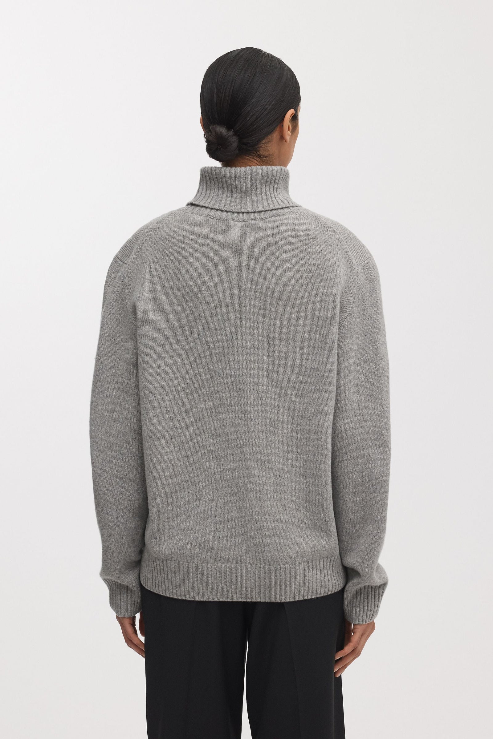 The Cashmere Roll Neck